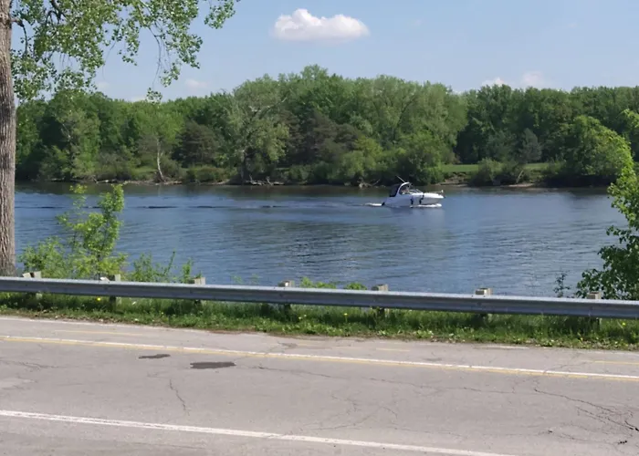 Beautiful Guest Home Riverfront Retreat 15 Min To Ottawa